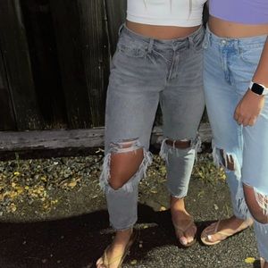 AMERICAN EAGLE MOM JEAN- Grey wash